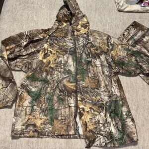 NEW Medium large Frogg Toggs Rain Jacket And Storage Bag Realtree Camouflage